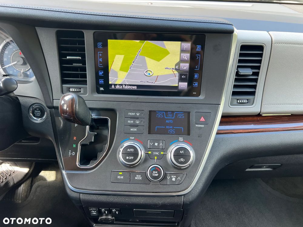 Toyota Sienna - 17