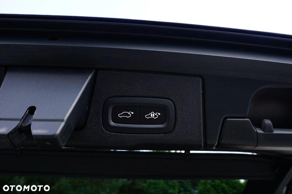 Volvo XC 60 B5 B AWD Momentum Pro - 21