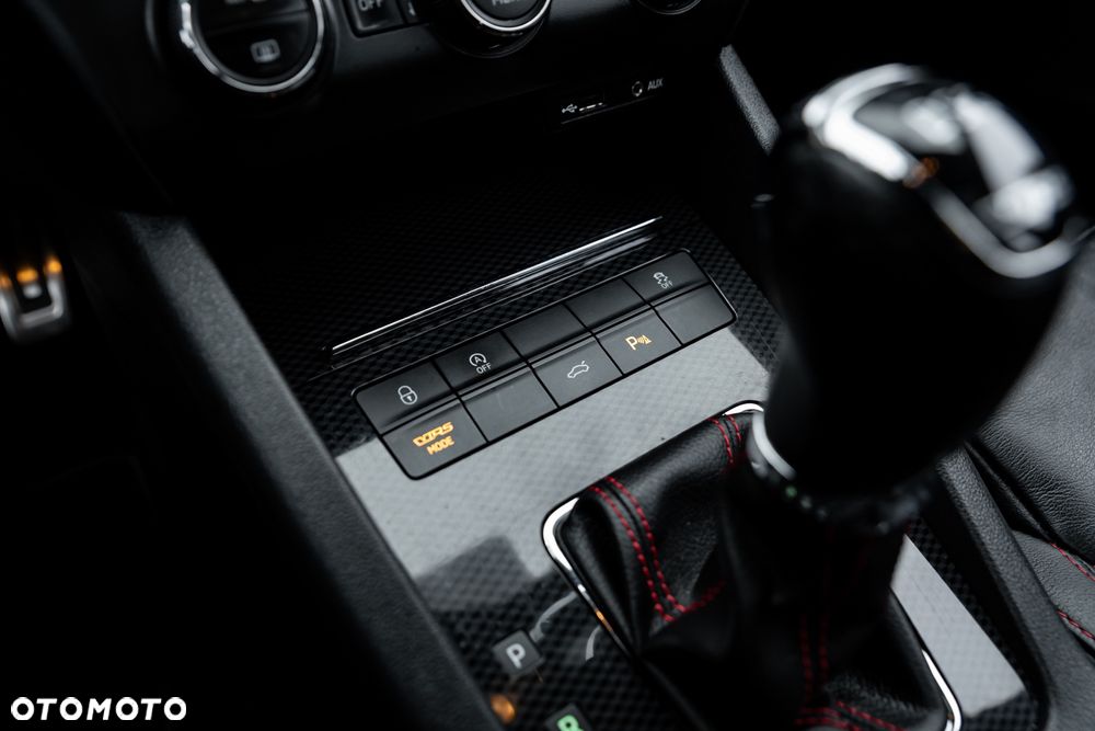 Skoda Octavia Combi 2.0 TSI (Green tec) DSG RS - 38