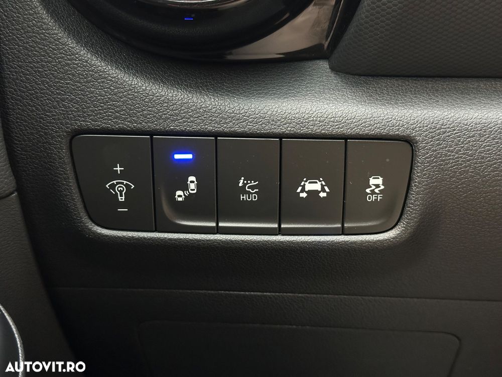 Hyundai KONA - 36