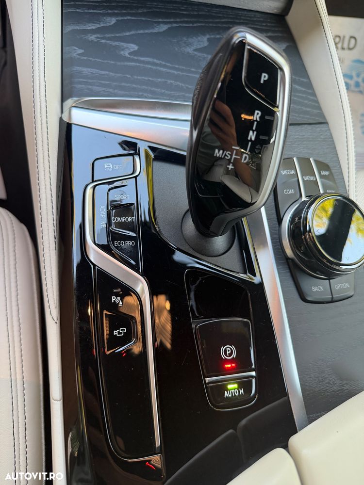 BMW Seria 5 530i xDrive AT MHEV - 25