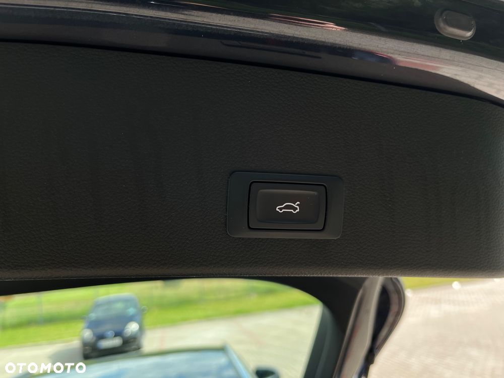 Audi A6 Avant 2.0 TDI Ultra S tronic - 32