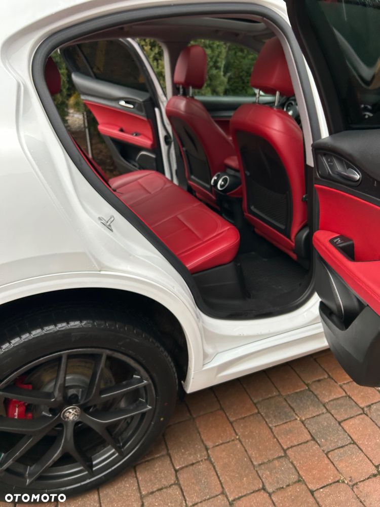 Alfa Romeo Stelvio - 14