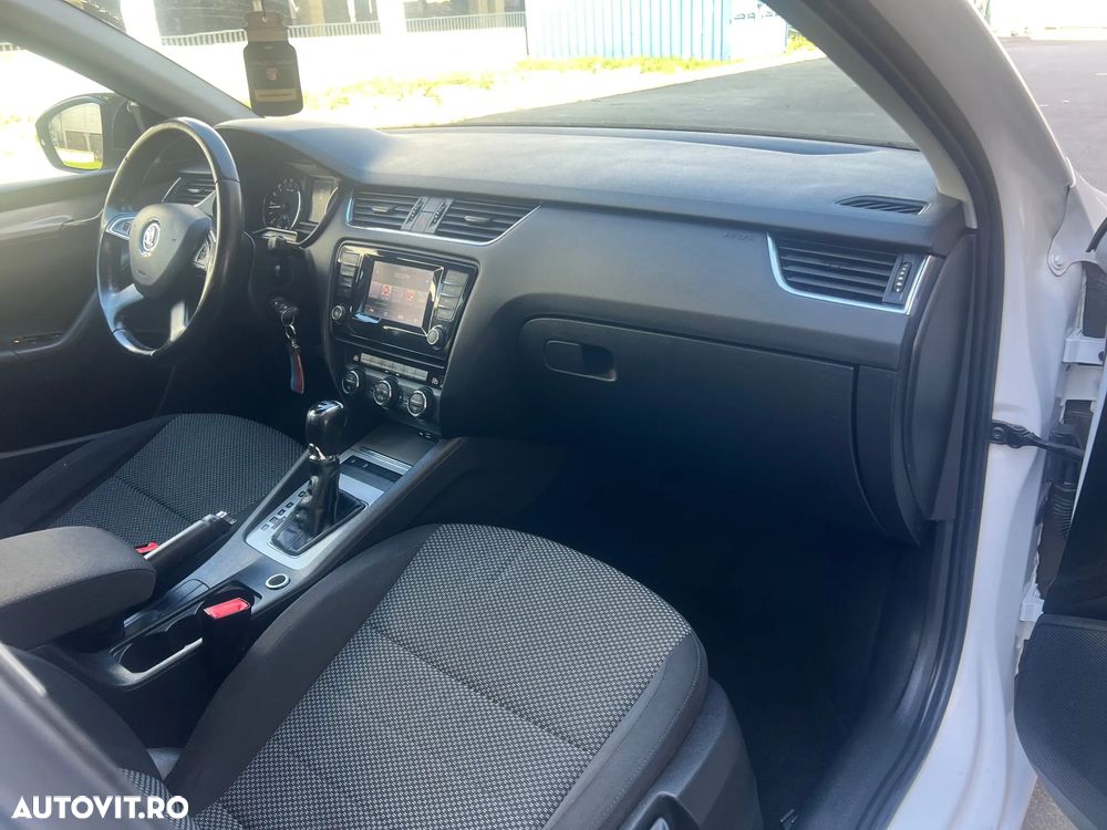 Skoda Octavia 2.0 TDI ELEGANCE DSG - 9