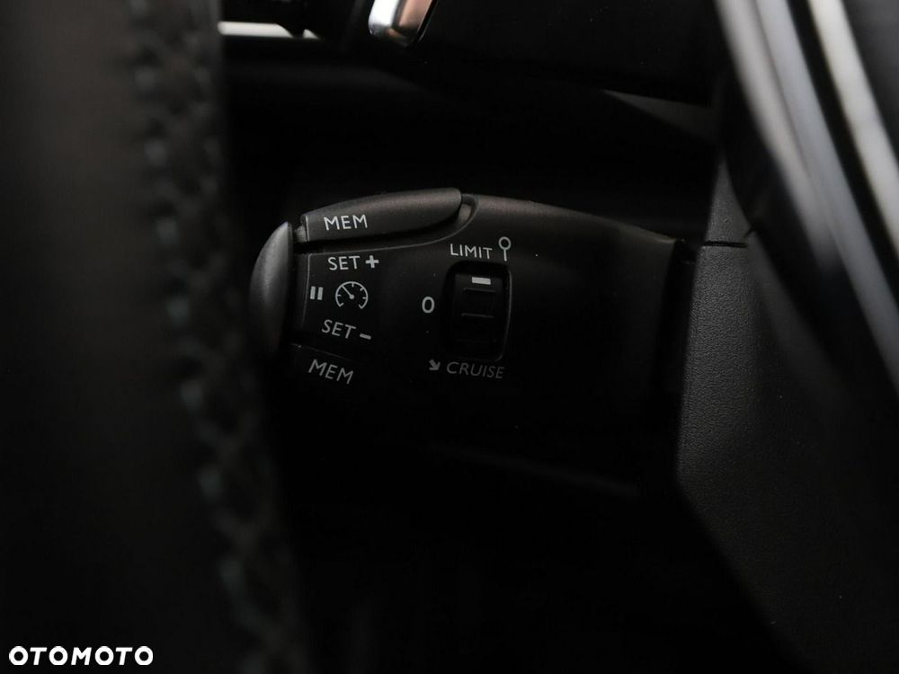 Peugeot 5008 THP 165 EAT6 Crossway - 37