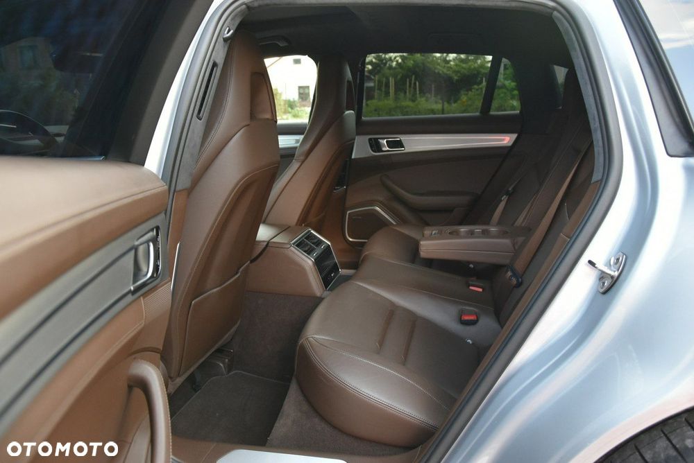 Porsche Panamera Turbo Sport Turismo - 14