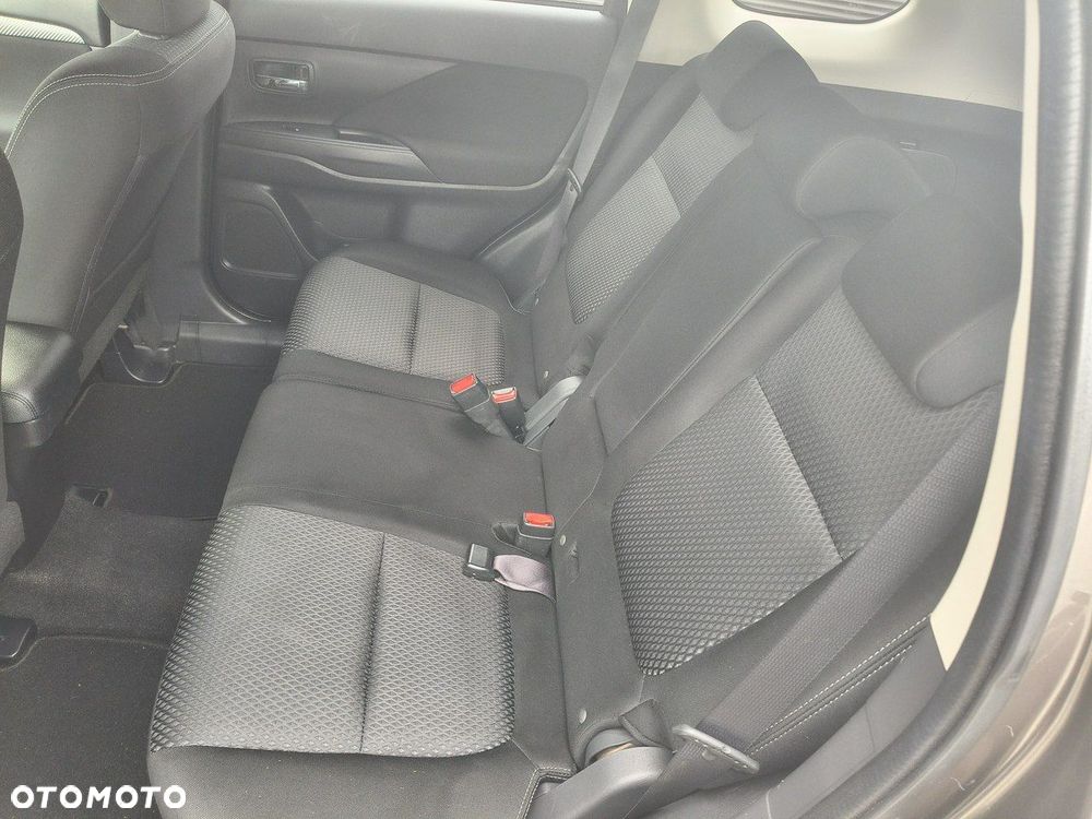 Mitsubishi Outlander - 18