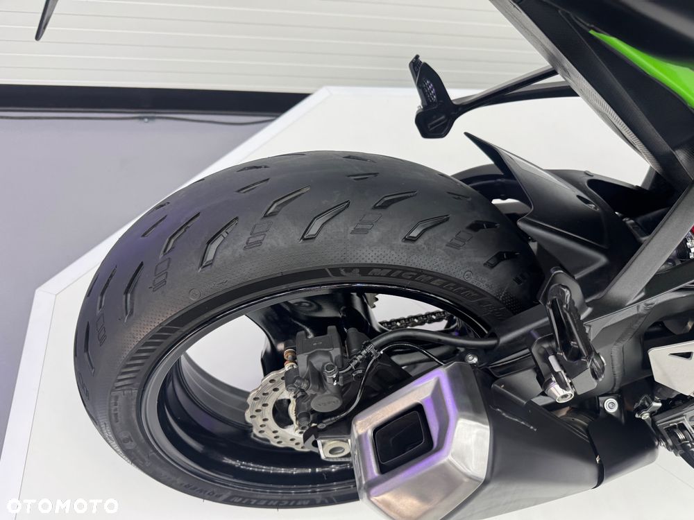 Kawasaki ZX - 19