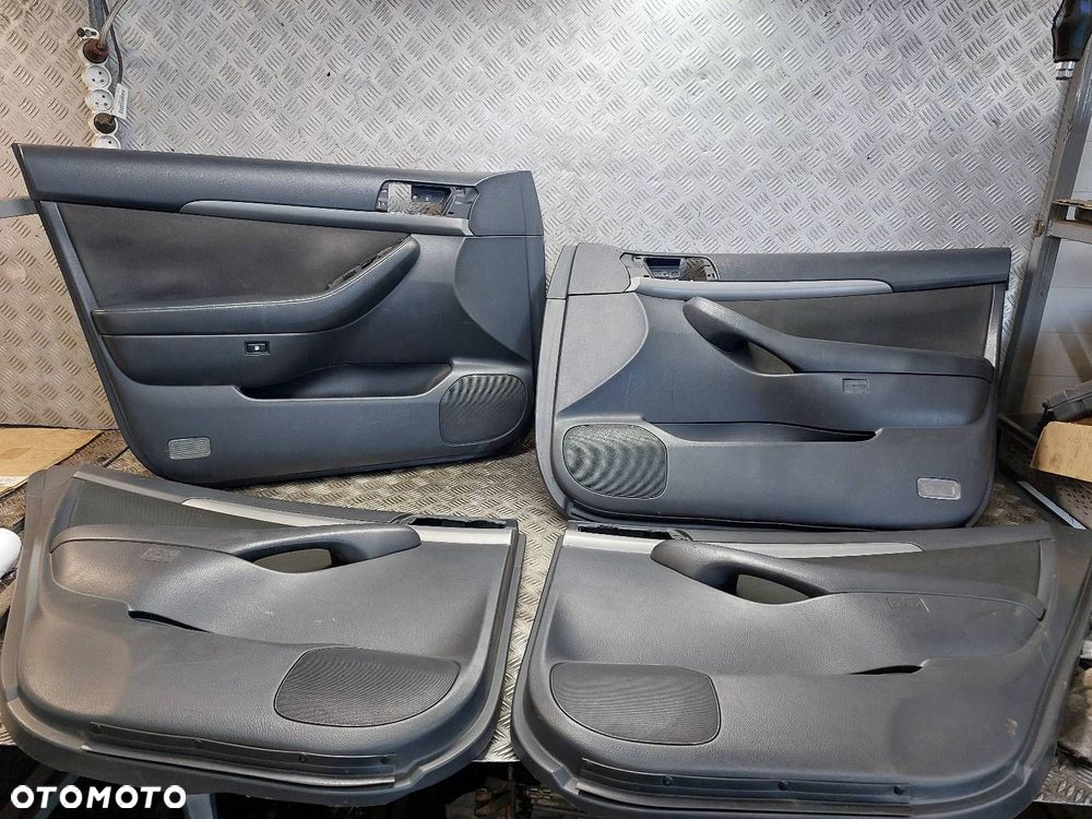 BOCZKI DRZWI KOMPLET TOYOTA AVENSIS T25 SEDAN - 1