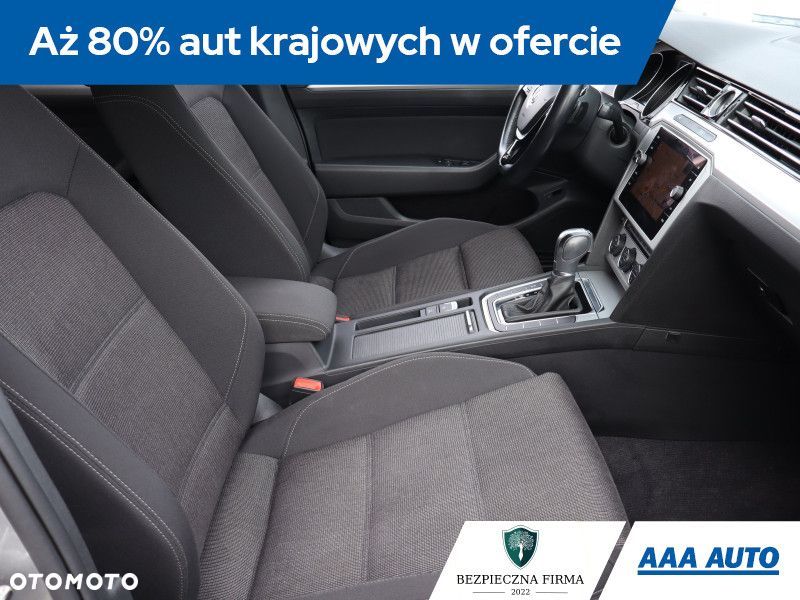Volkswagen Passat - 11
