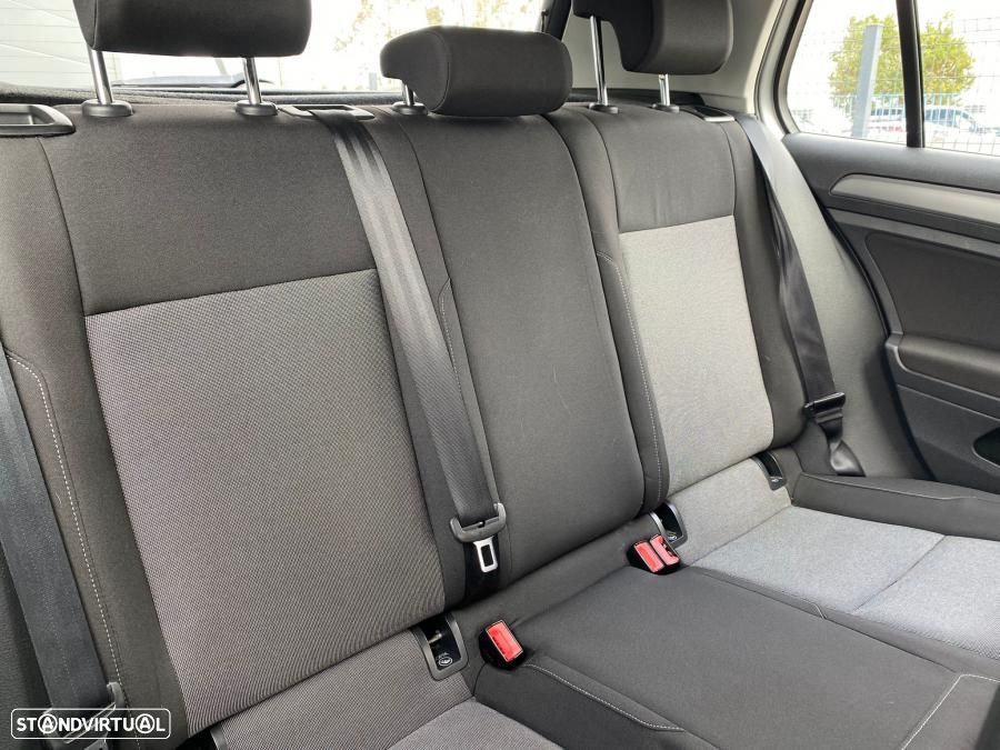 VW Golf 1.6 TDi BlueMotion Confortline - 6