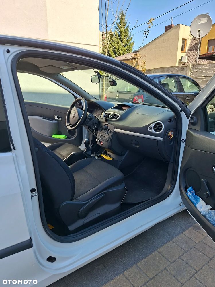 Renault Clio 1.2 16V Alize - 9