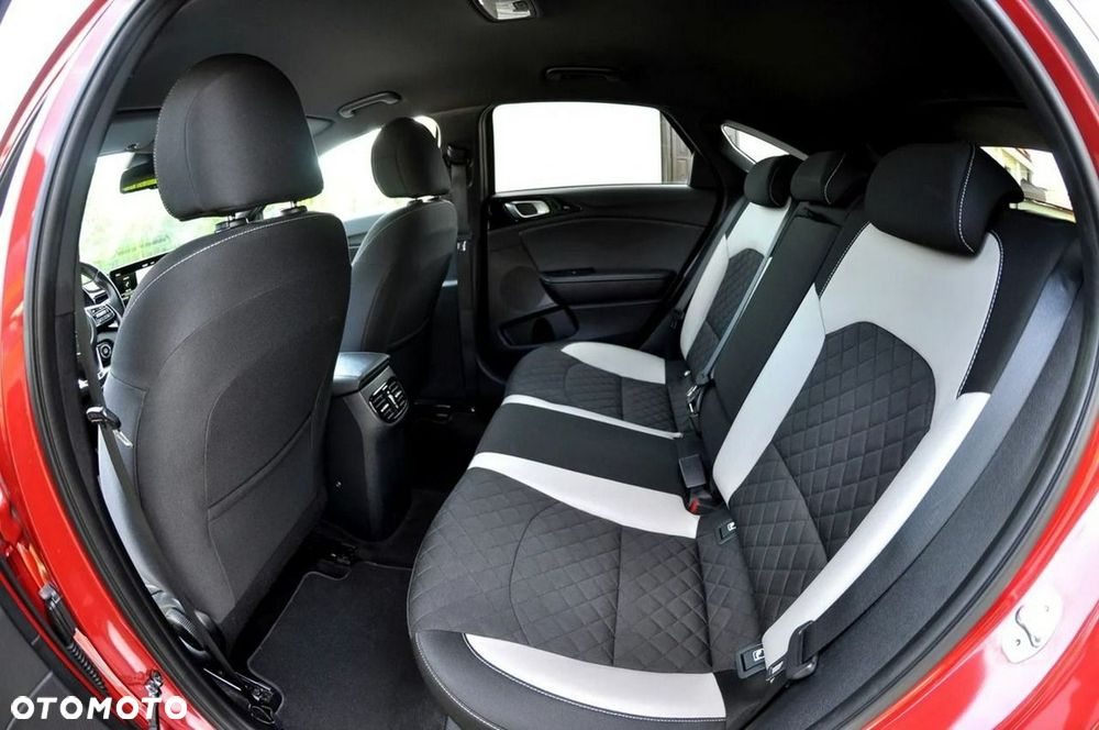 Kia ProCeed 1.4 T-GDI GT Line - 24