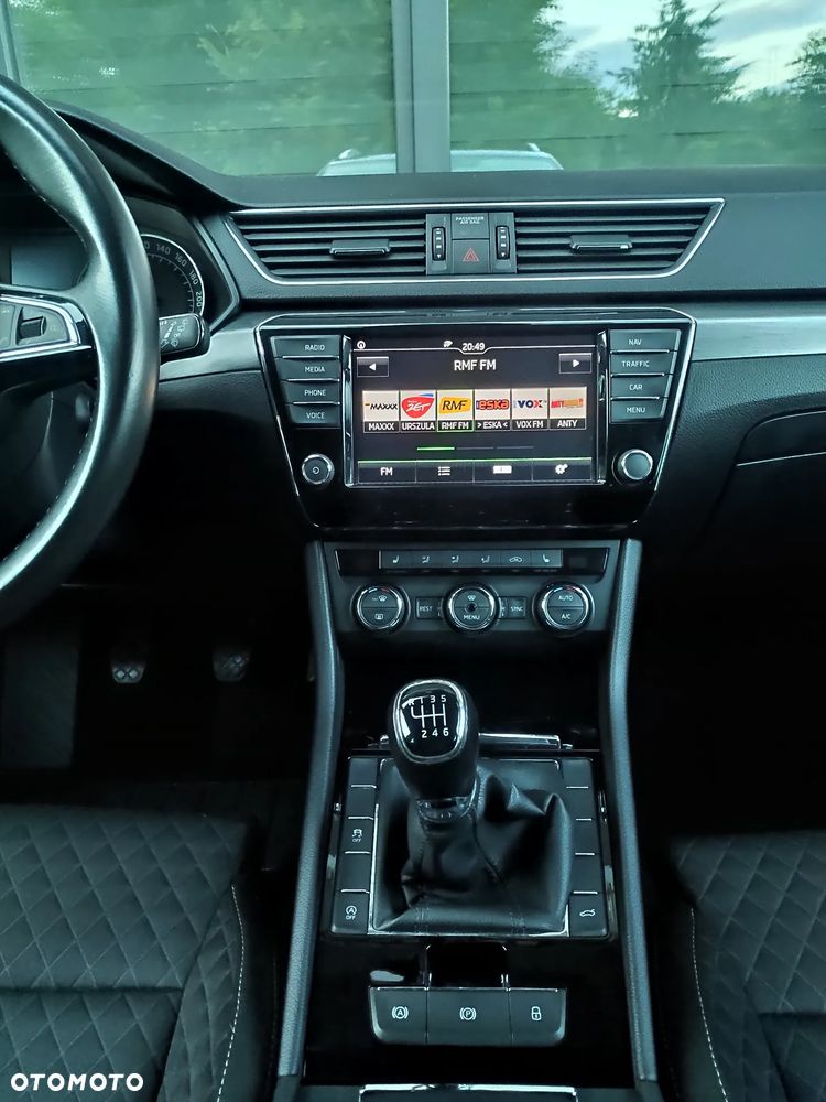Skoda Superb 2.0 TDI Premium Edition - 19