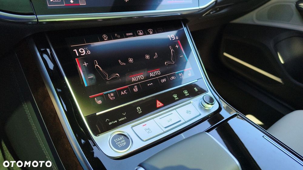 Audi A8 - 30