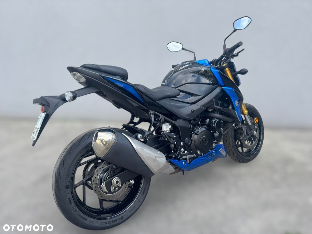 Suzuki GSX - 3