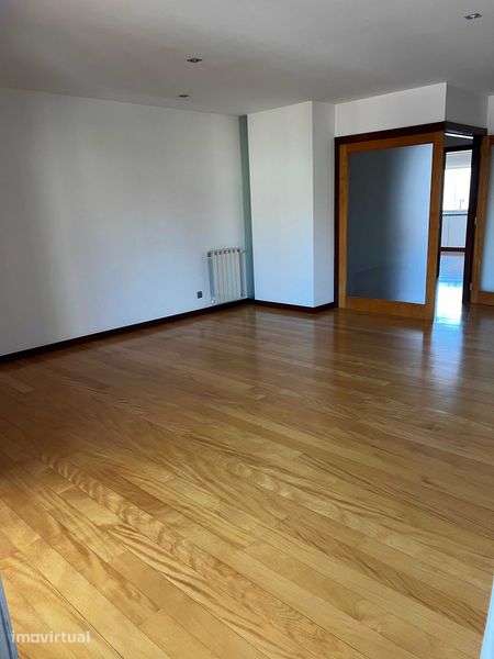 Excelente Apartamento T3 com Garagem Fechada (Box) no Centro - Grande imagem: 3/10