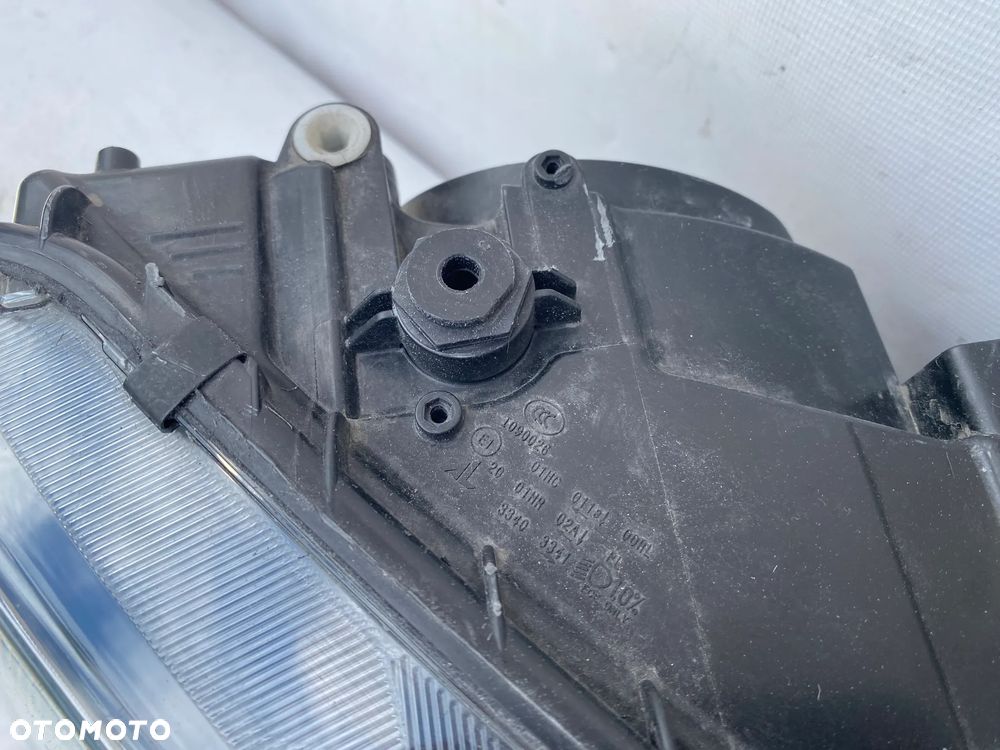 lampa octvia 3 III zwykła prawa eu cała - 5