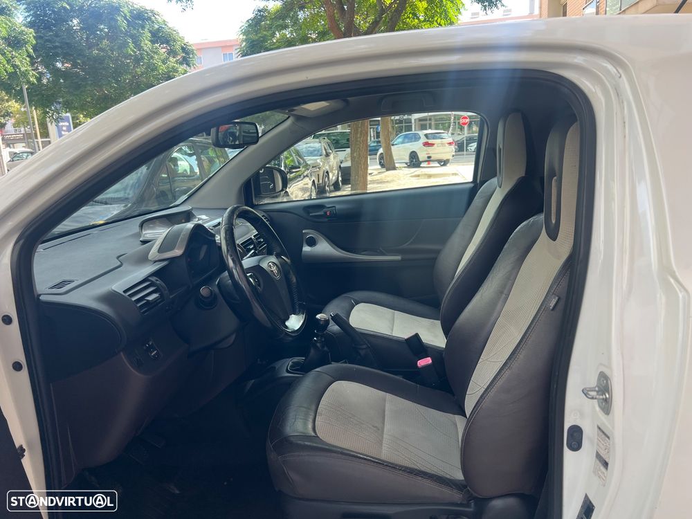 Toyota iQ 1.0 VVT-i Essential+AC - 10