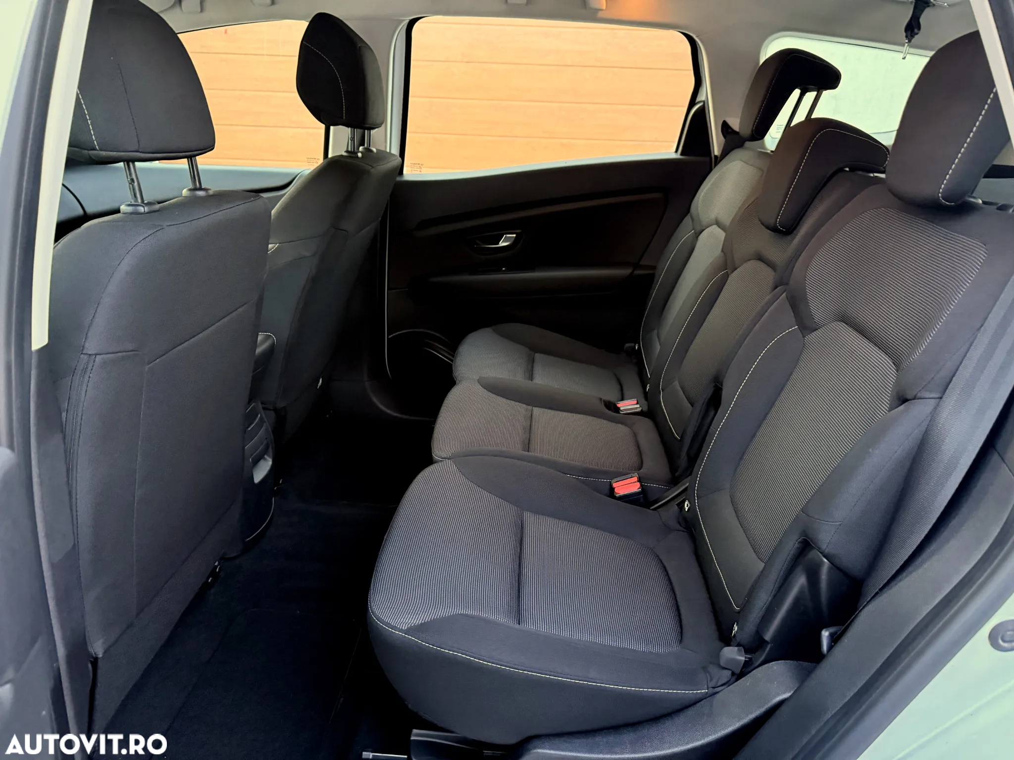 Renault Grand Scenic BLUE dCi 120 BUSINESS EDITION - 8