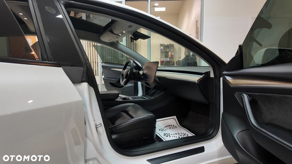 Tesla Model 3 Standard Range Plus - 30