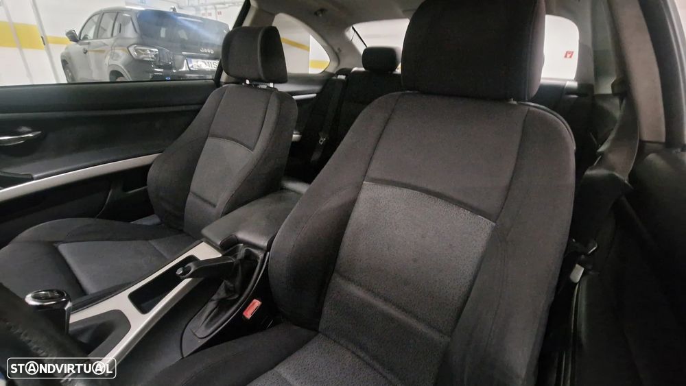 BMW 320 i Coupe - 24