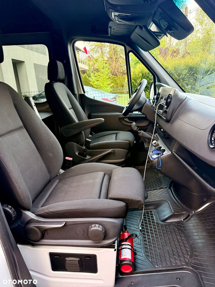 Mercedes-Benz Sprinter - 11