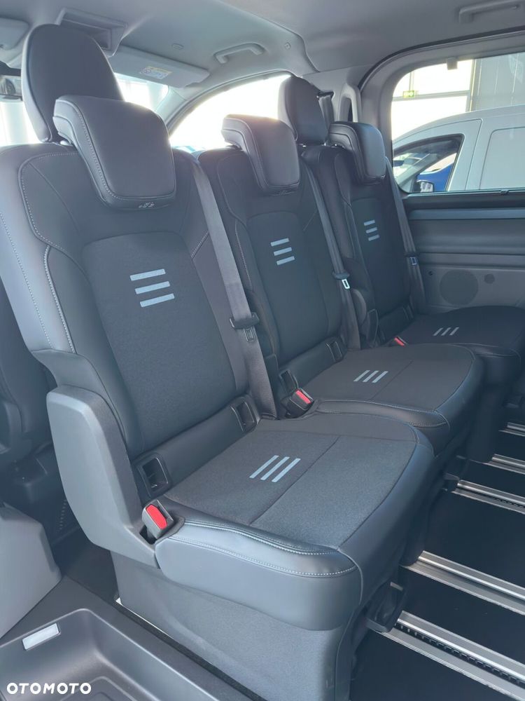 Ford Tourneo Custom - 12