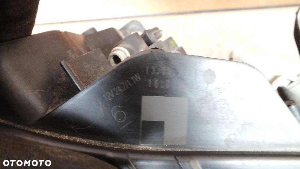 Lampa przednia prawa Toyota Avensis t29 zwykła - 6