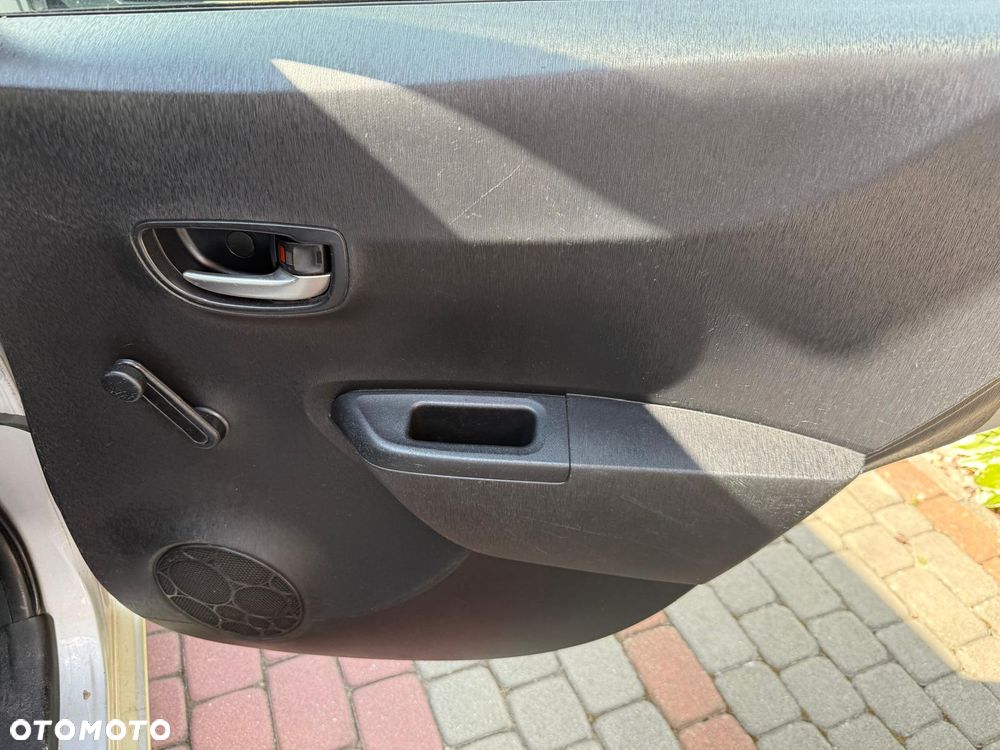 Toyota Yaris 1.33 Active - 4