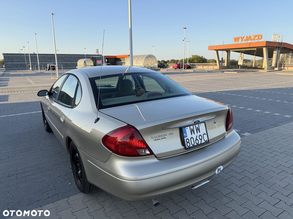 Ford Taurus - 2