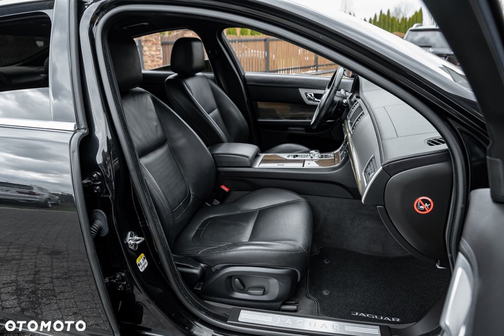 Jaguar XF 2.0 T Prestige - 25