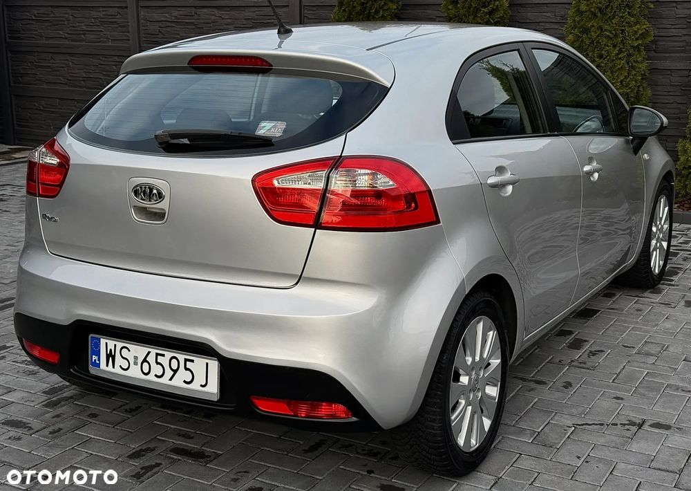 Kia Rio 1.2 Attract - 5