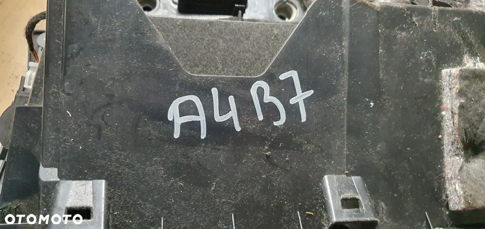 Schowek pasażera Europa Audi A4 B7 8E1857035D - 11