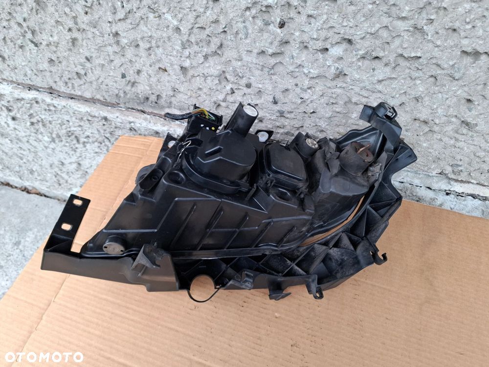LAMPA PRZEDNIA PRAWA BMW E90 E91 05/08r - 7