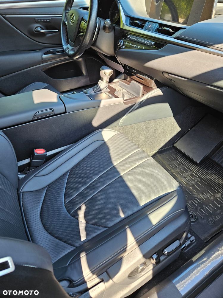 Lexus ES 300h F Sport - 11