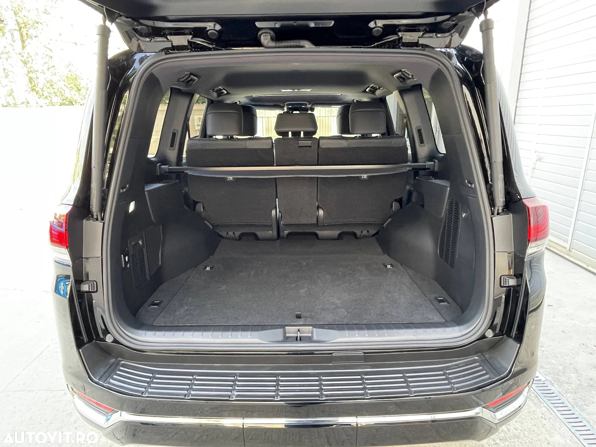 Toyota Land Cruiser 300 - 29