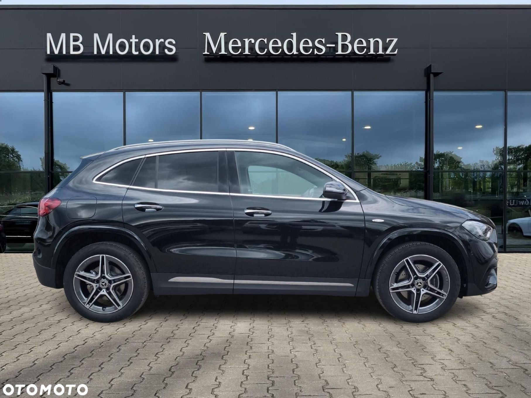 Mercedes-Benz GLA - 4