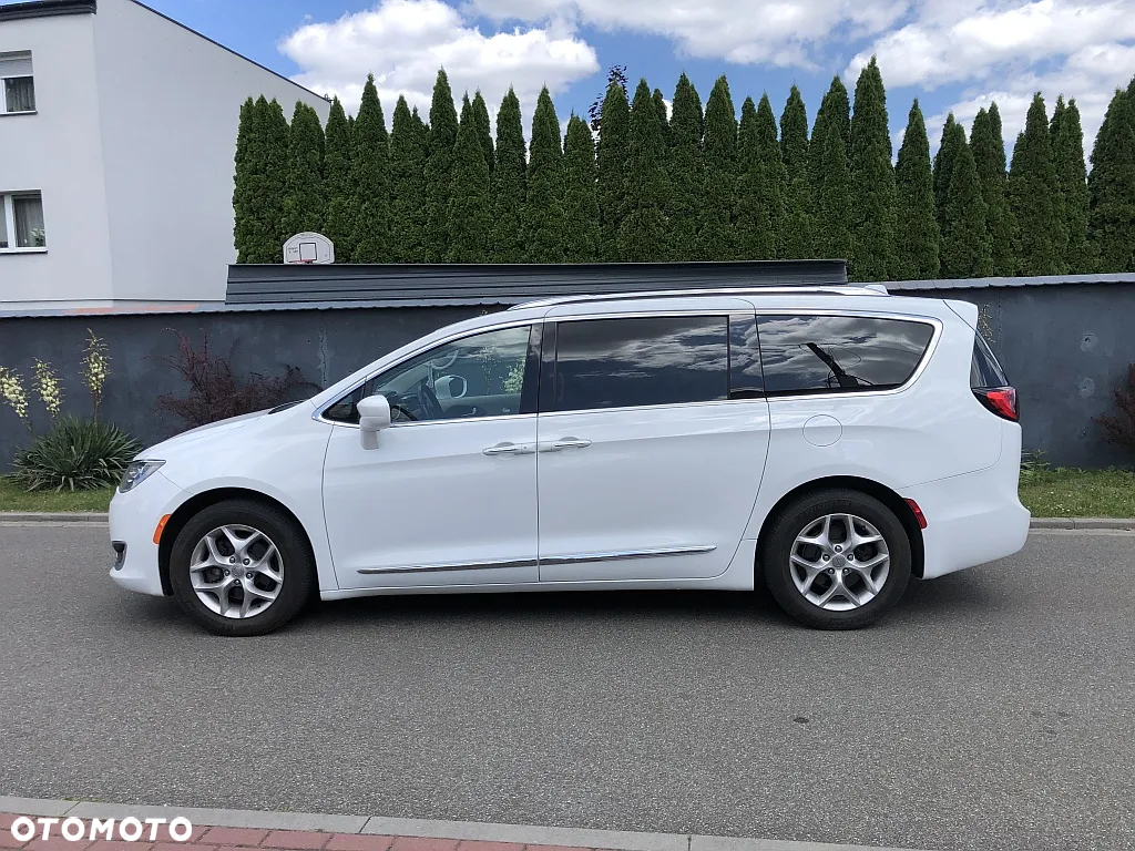 Chrysler Pacifica - 6