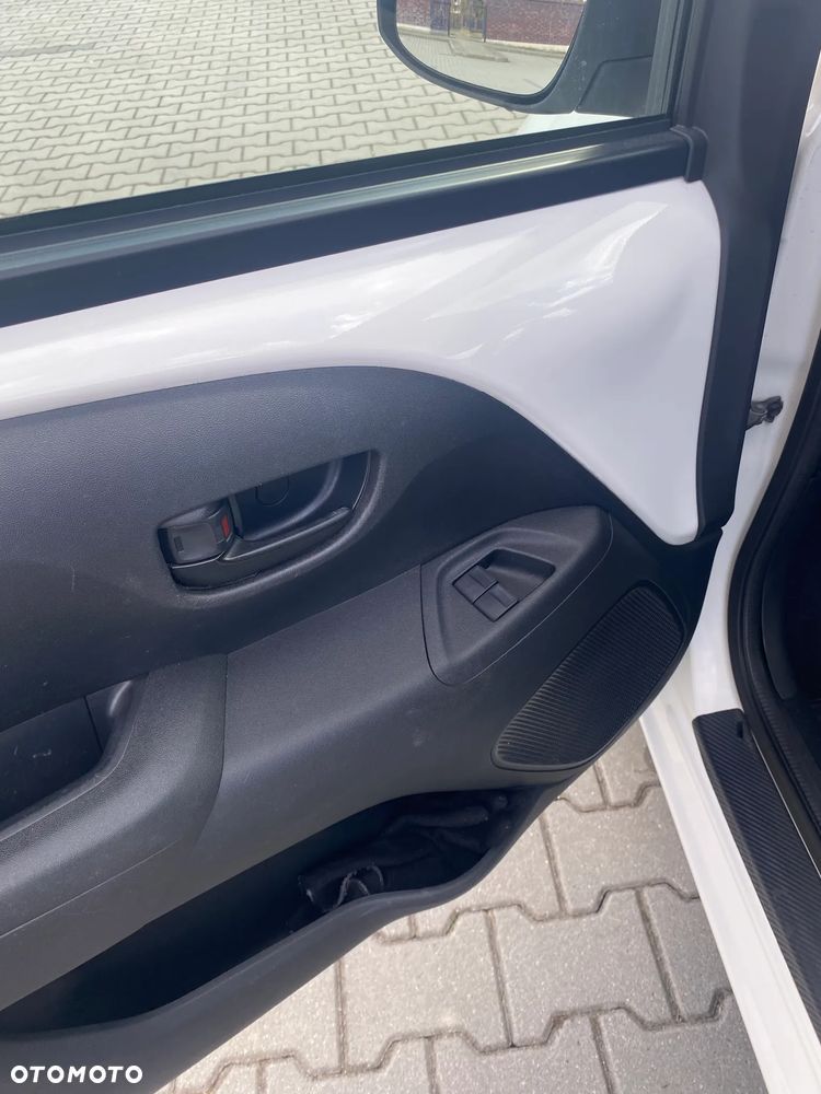 Toyota Aygo x-play touch - 10