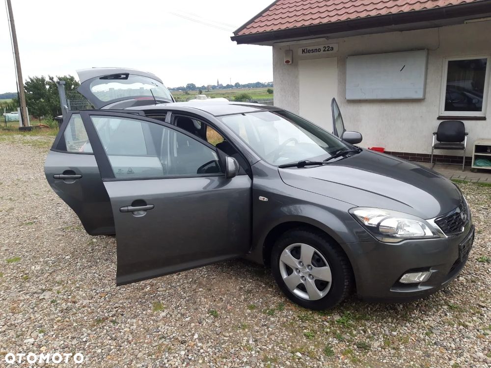 Kia Ceed - 10
