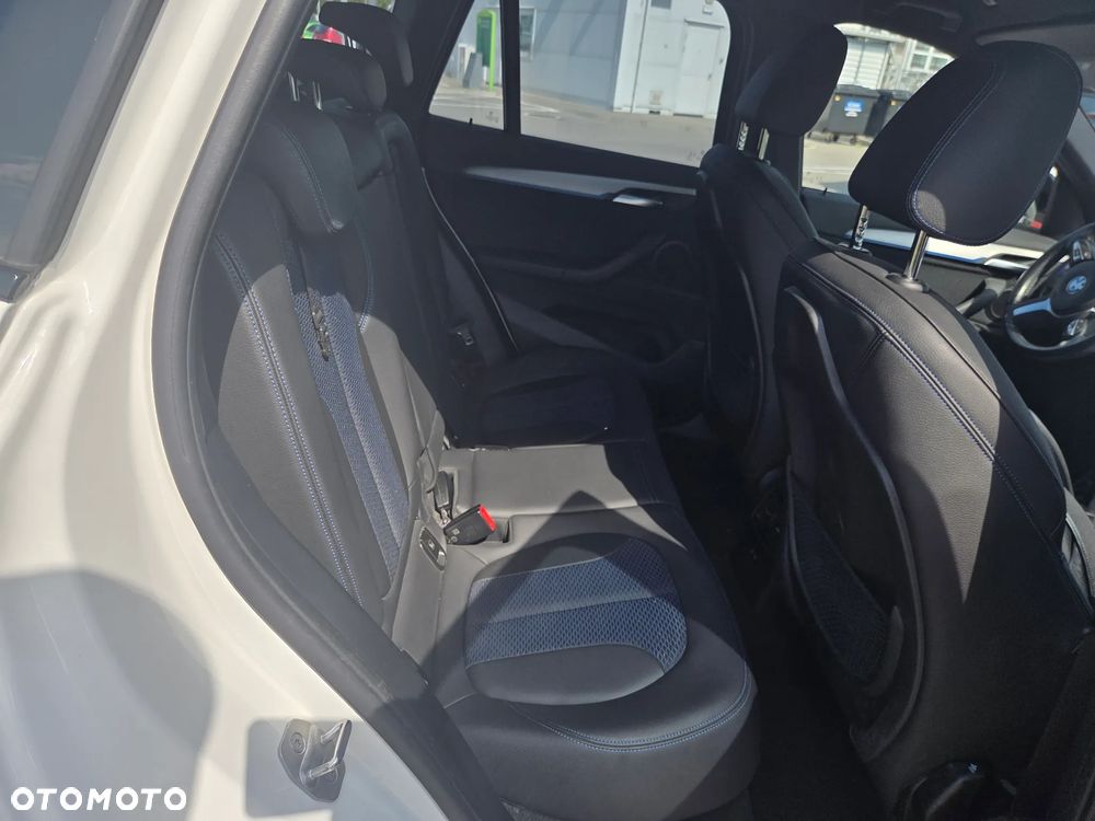 BMW X1 xDrive20i M Sport - 11