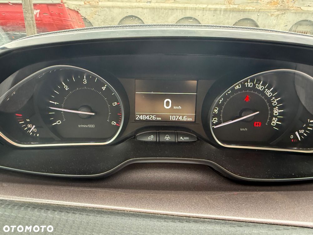 Peugeot 2008 - 5