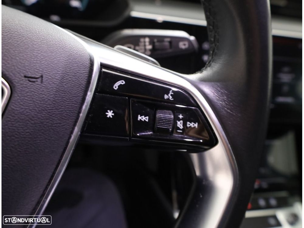 Audi Q8 e-Tron 55 quattro Advanced - 34