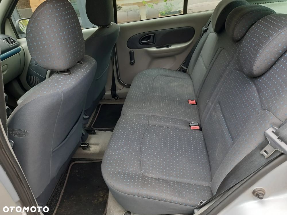 Renault Clio 1.2 16V Confort Authentique - 11