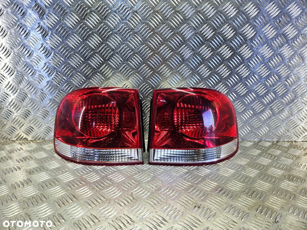 VW TOUAREG 7L 06-09R LAMPA TYL PRAWA 7L6945096K LEWA 7L6945095K