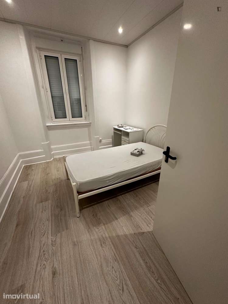 Quarto - localizado em Montes Claros Coimbra - Grande imagem: 2/41