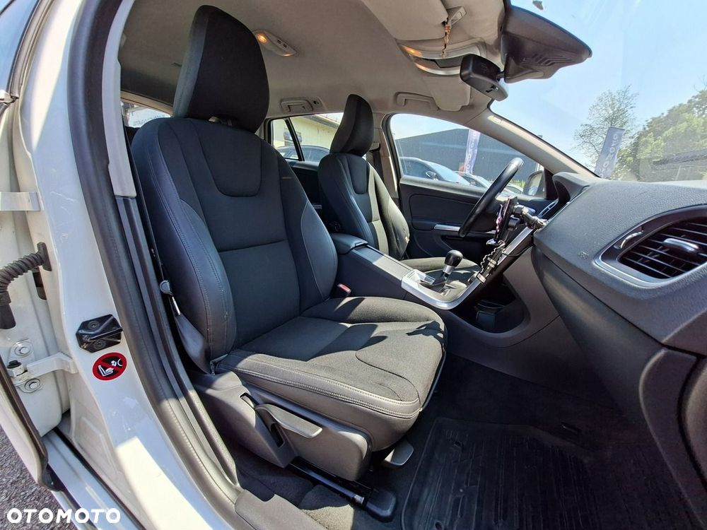 Volvo V60 D3 Momentum - 23
