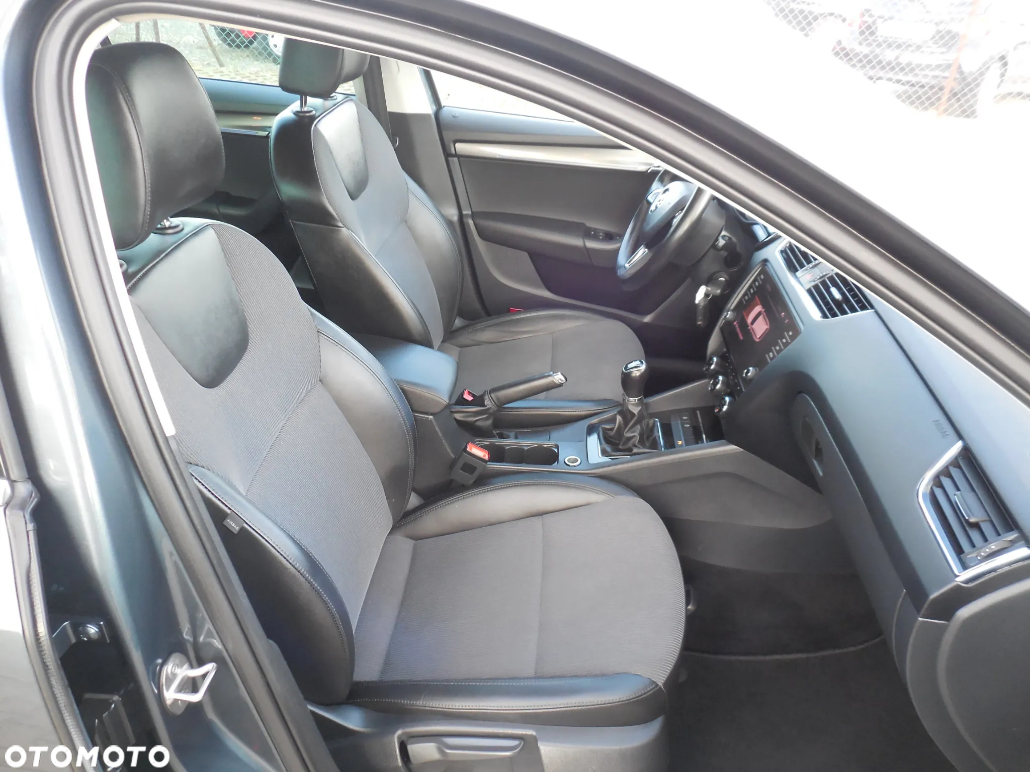 Skoda Octavia Combi 2.0 TDI Premium Edition - 10