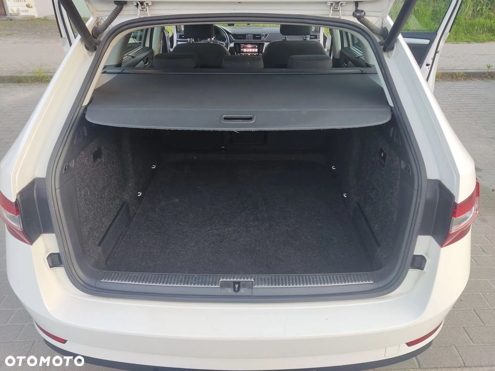 Skoda Superb 2.0 TDI SCR Ambition DSG - 16